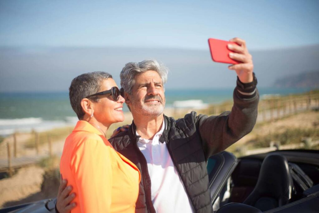 GLI OVER 50 SONO IL NUOVO MOTORE DEL TURISMO ITALIANO: PIÙ SPESA, PIÙ VIAGGI ORGANIZZATI E MAGGIORE PROPENSIONE A PARTIRE FUORI STAGIONE